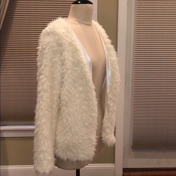 Partysu Designed In Korea Faux Fur Jacket - Picture 4 of 6